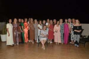 Carmen Bocorny celebra primavera rodeada de amigas Colunismo Social