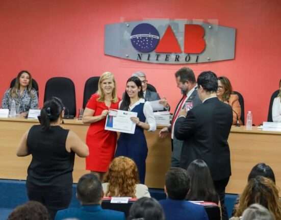 Solenidade de entrega de carteiras, em Niterói Carnaval