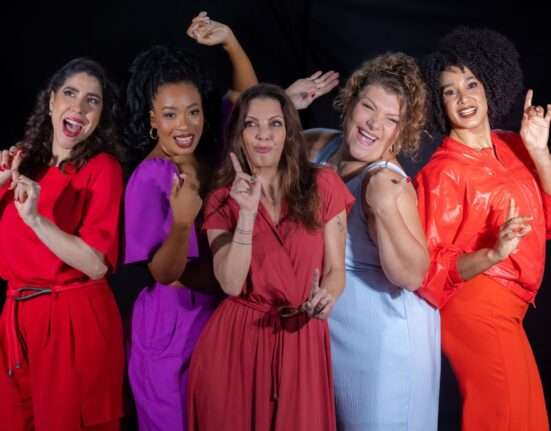 Fala Sério, Mãe! – Elas só mudam de endereço Uma comédia musical com Thalita Rebouças e grande elenco Estreia dia 8 de janeiro, no Roxy Rio de janeiro