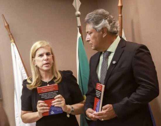 Livro sobre os Direitos Humanos Carnaval