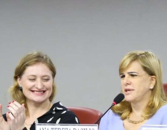 Cartilha da OAB-RJ orienta mulheres sobre violência no ambiente digital Música