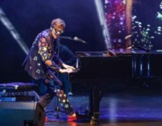 Sir El Tom O tributo número 1 do mundo a Elton John Notícias