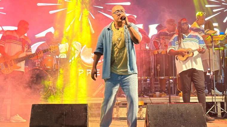 Thiago Còrdeiro agitou o Réveillon de 2026 de Presidente Kennedy, sul do Espírito Santo claudelopes70