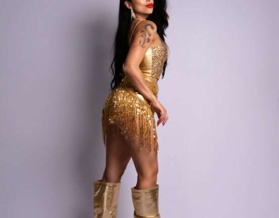 Bloco Maravilhosas estreia na orla de Ipanema e aposta na energia "CarnaFunk" de Ana Petkovic Carnaval