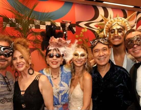 Baile de Máscaras do Fairmont Rio reuniu artistas, jornalistas e personalidades Exposição