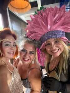 Grito de Carnaval da AMA Brasília é marcado por alegria, brilho e tradição Colunismo Social