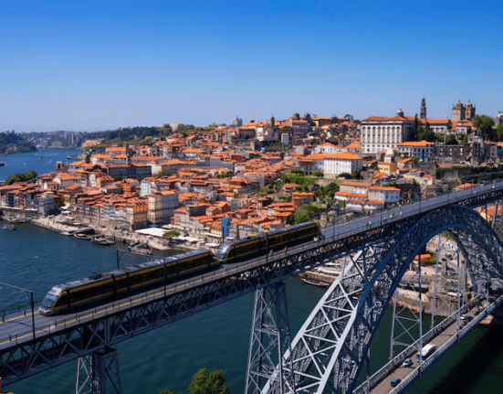 Posso me legalizar já estando em Portugal? Especialista indica alternativas Educação