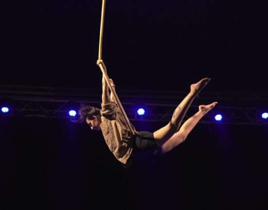 Festival Arranha-Céu apresenta espetáculos circenses solos no Espaço Renato Russo  Artes