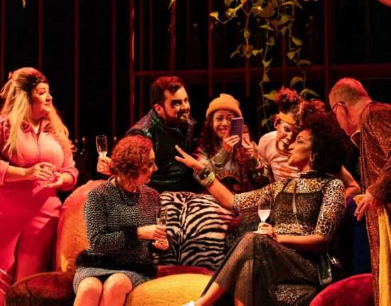 Com patrocínio da Petrobras, Humanismo Selvagem chega a Brasília em temporada na Caixa Cultural Teatro