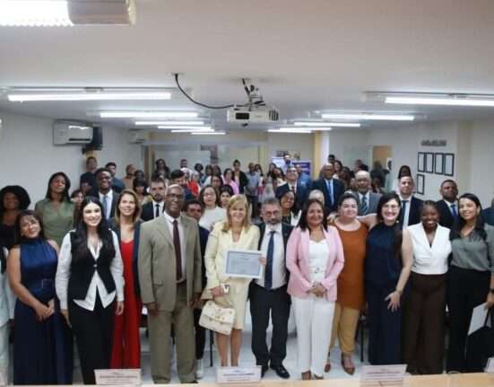 Solenidade de entrega de carteiras aos novos advogados e advogadas Colunismo Social