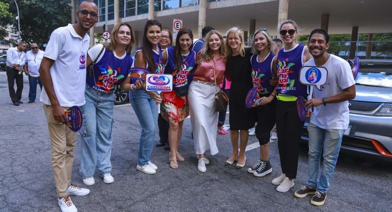 Ana Tereza Basílio e OAB-RJ, no ato público do TRT1 Rio de janeiro