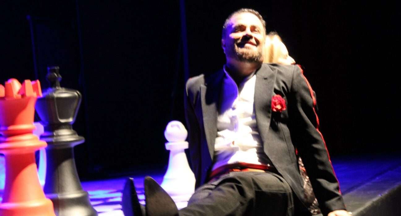 Bianca Rinaldi e Rodrigo Phavanello realizam única apresentação da comédia "Casa, Comida e Alma Lavada" no Teatro Goiânia Eventos