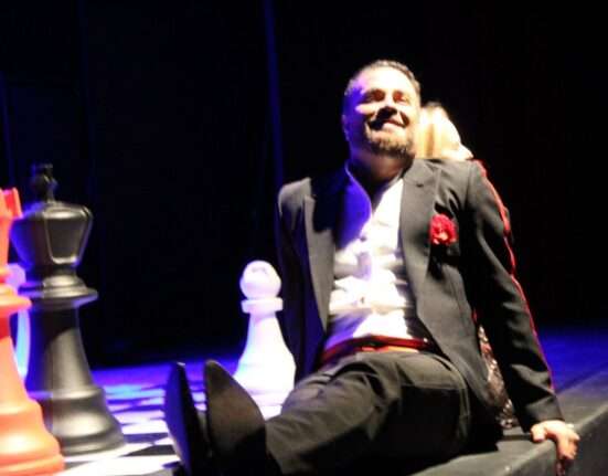 Bianca Rinaldi e Rodrigo Phavanello realizam única apresentação da comédia "Casa, Comida e Alma Lavada" no Teatro Goiânia Beleza