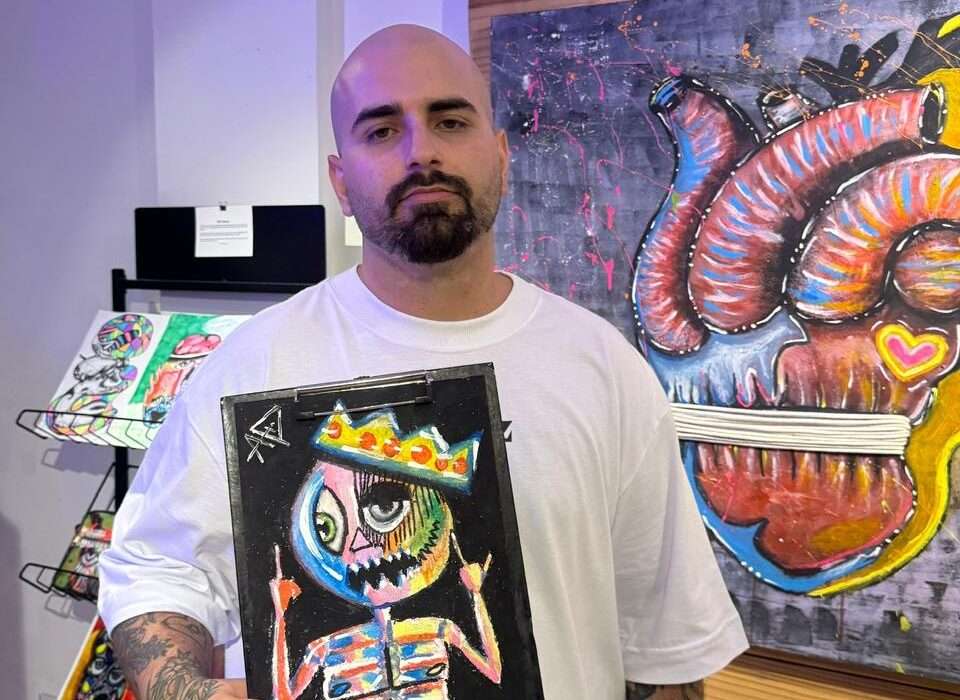 Artista carioca em fase de consolidação, Pivetti aposta em uma arte emocional e acessível, que dialoga com o tempo, a vivência urbana e a construção de narrativas visuais claras, aproximando a arte de novos públicos Artes