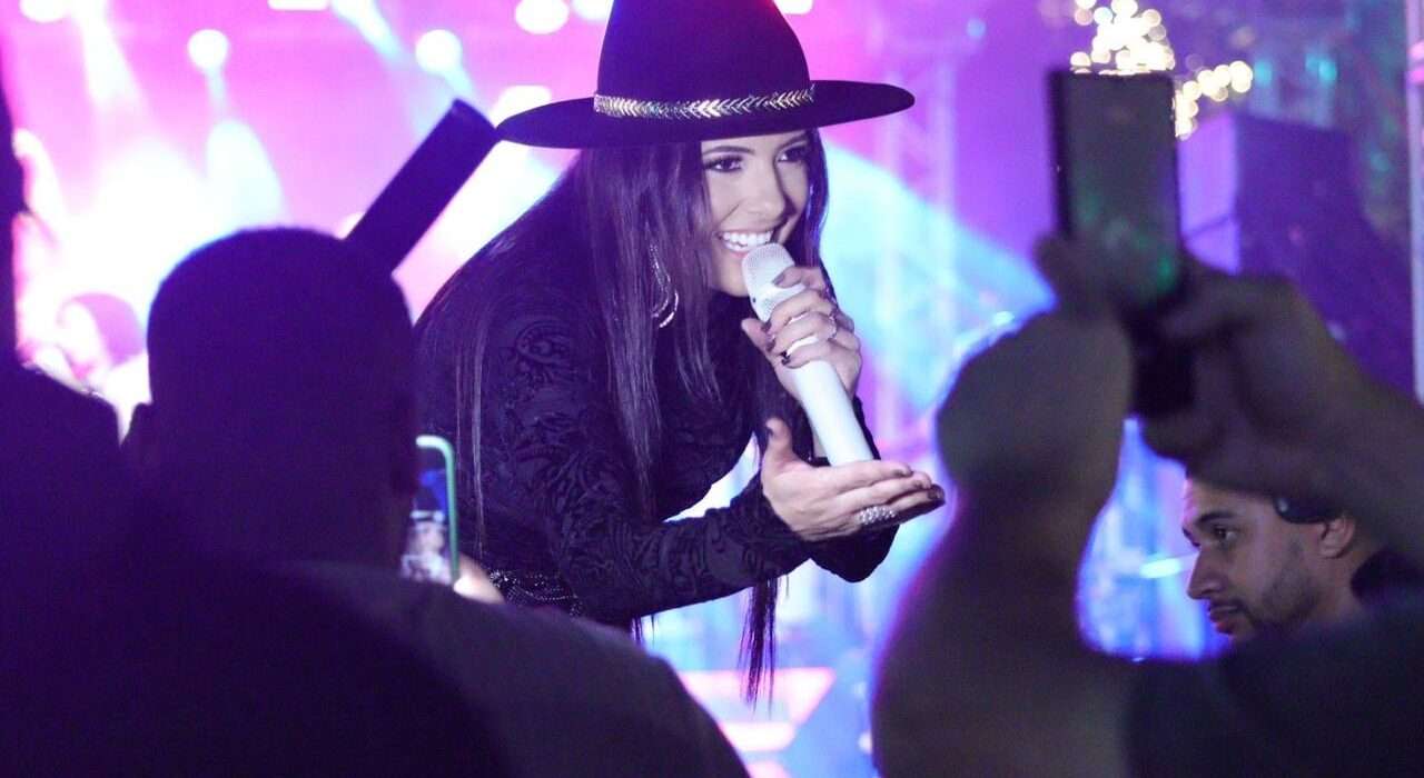 Cátia Valois grava DVD em Goiânia e consolida nova fase da carreira com projeto autoral Música