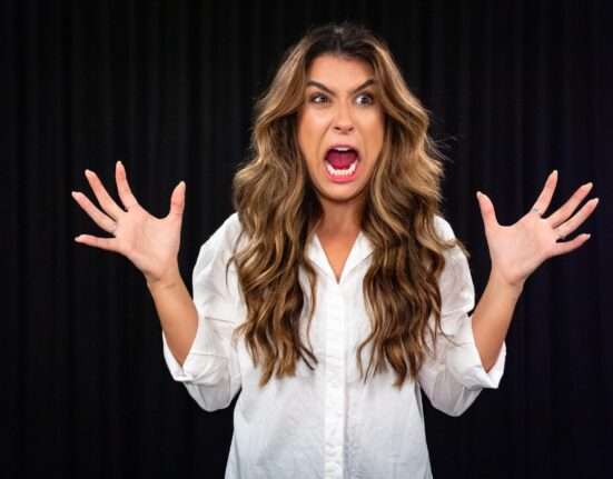 Luana Zucoloto – em "Esse show poderia ser um e-mail" Teatro