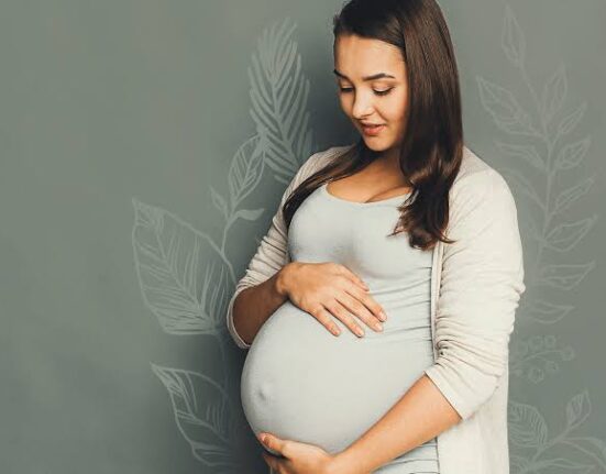 Avanços sociais não mudaram os limites biológicos: o que toda mulher precisa saber sobre gravidez após os 35 Saúde