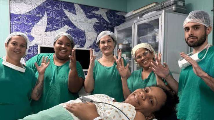 Sem intérprete de Libras, mulheres surdas sofrem violência obstétrica Saúde