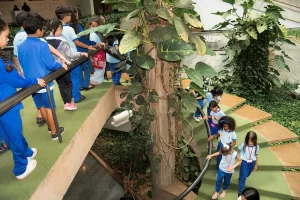 Exposição de Sergio Camargo recebe alunos da rede pública no Teatro Nacional Artes