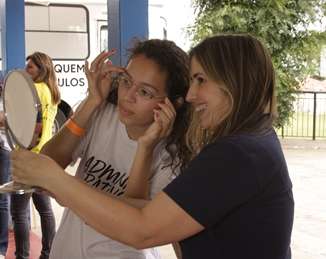 30 mil óculos de grau serão distribuídos de graça para moradores carentes do DF; saiba como solicitar Música