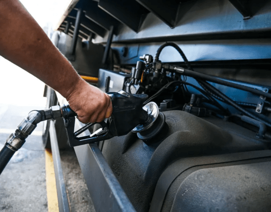 Alta do petróleo e logística pressionam distribuição de diesel e acendem alerta para o agro goiano Música