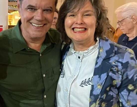 Plateia de sucesso, em "Cauby, uma Paixão", com Diogo Vilela Rio de janeiro