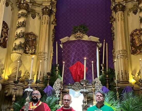Cerimônia de Domingo de Ramos, na igrejinha da rua do Ouvidor 35.l Rio de janeiro