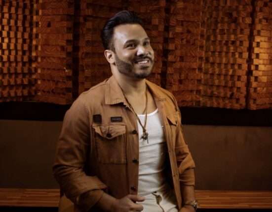 Com a nova versão de “Musa” já disponível nas plataformas, cantor reposiciona um dos sucessos da própria trajetória, volta a ter “Dá-lhe Brasil” no radar com a aproximação da Copa e reforça momento mais autoral com “Reconectar”, música que nasce como resposta afetiva a um mundo em conflito Dicas