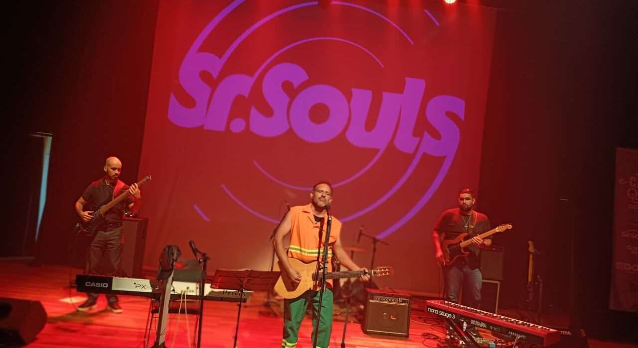 Sr. Souls emociona público no Sesc Centro Goiânia com show gratuito e homenagem aos garis da Comurg Eventos