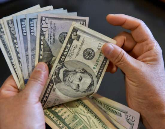 Entre a guerra e o capital especulativo, dólar vive disputa de forças e amplia incertezas no Brasil Geral