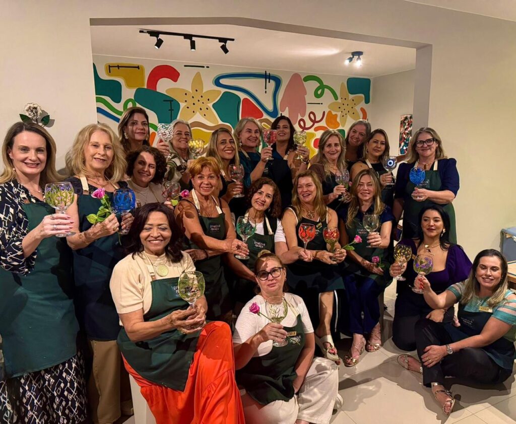 Mulheres do Vinho de Brasília celebram arte e gastronomia em noite de imersão criativa Artes