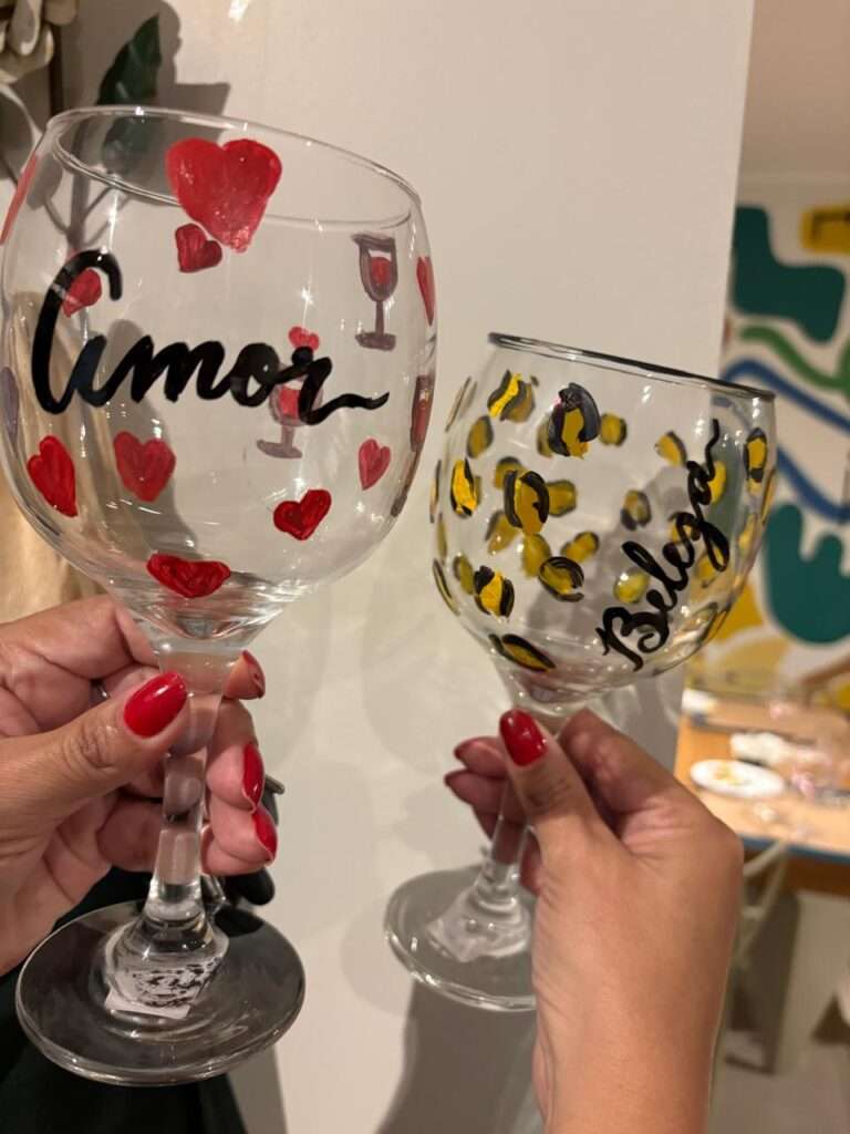 Mulheres do Vinho de Brasília celebram arte e gastronomia em noite de imersão criativa Artes