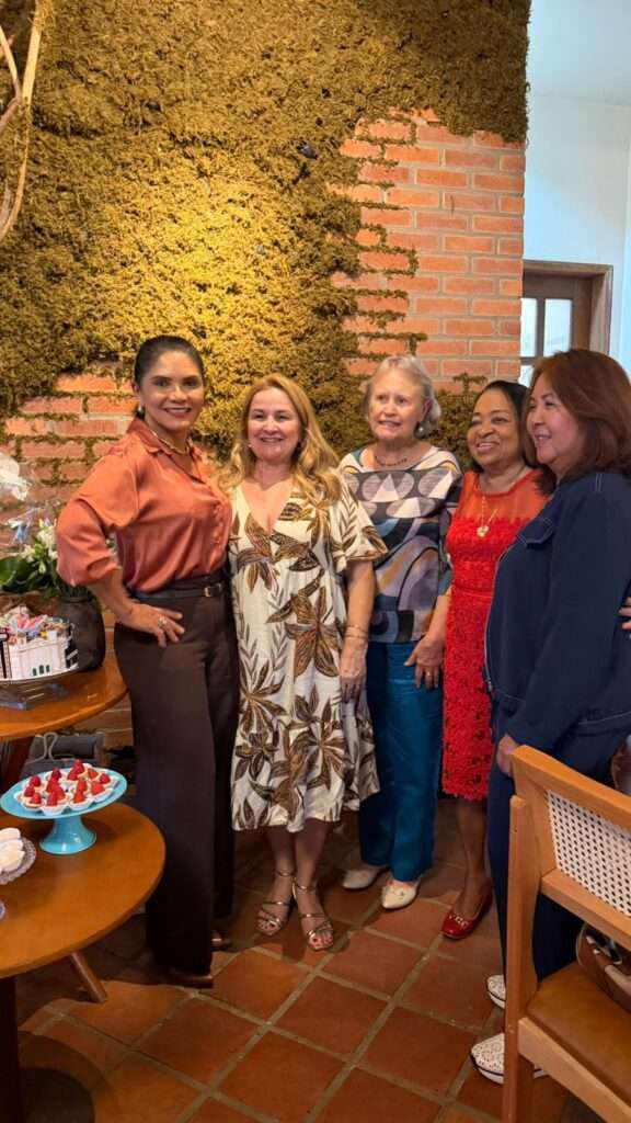 Tarde de celebração: aniversário surpresa de Dilma de Paula Geral