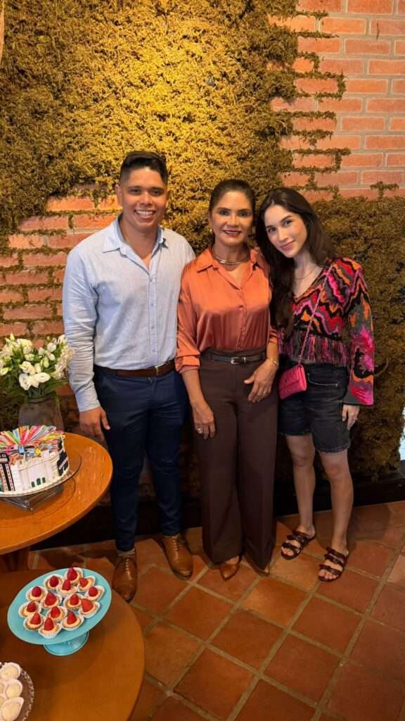 Tarde de celebração: aniversário surpresa de Dilma de Paula Geral