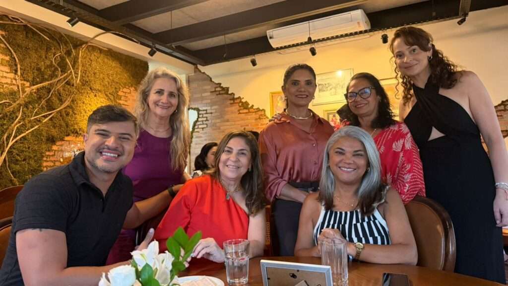 Tarde de celebração: aniversário surpresa de Dilma de Paula Geral