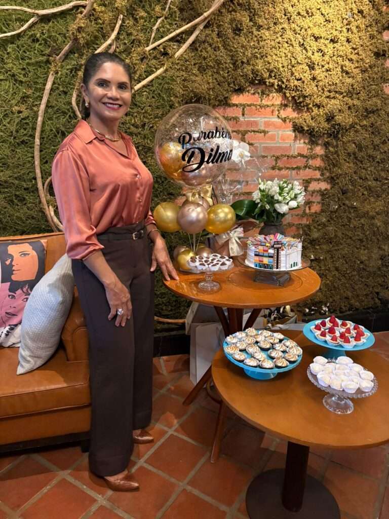 Tarde de celebração: aniversário surpresa de Dilma de Paula Geral