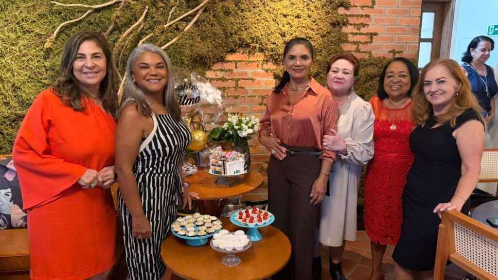 Tarde de celebração: aniversário surpresa de Dilma de Paula Geral