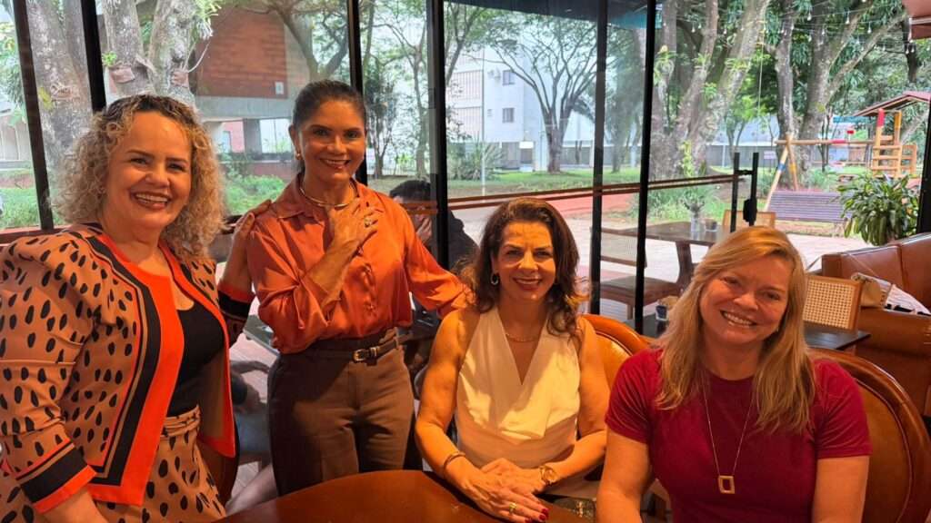 Tarde de celebração: aniversário surpresa de Dilma de Paula Geral