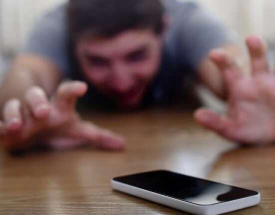 Meu telefone, minha vida: como um aparelho ganhou um status de órgão vital para as pessoas Geral