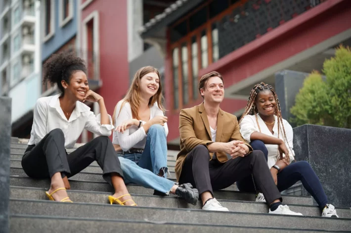 Perfil do comprador de imóveis no Brasil reflete maturidade e renda ativa, segundo pesquisa Economia