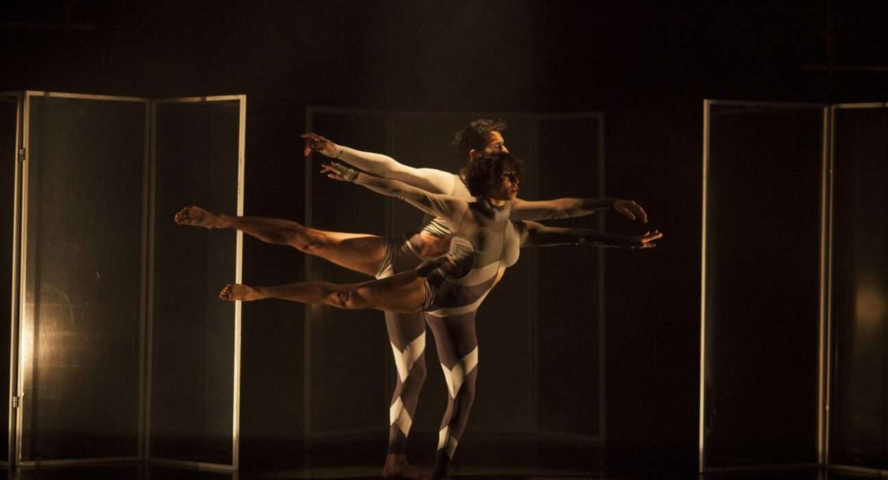Grupo Pele chega ao Sesc Gama com espetáculo que une dança contemporânea, acrobacia e tecido aéreo dança