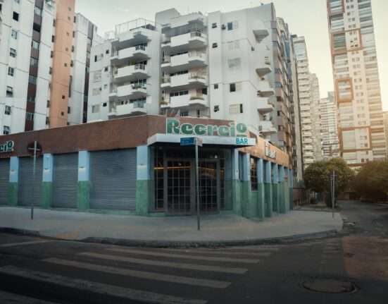 Bar inspirado na cultura dos anos 80 e 90 propõe resgatar convivência urbana em Goiânia Dicas