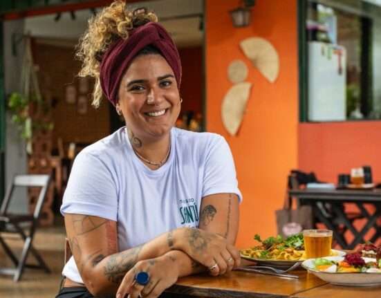 Oito chefs se reúnem para celebrar os dois anos do Santú Comedoria com menu especial de mandioca Gastronomia