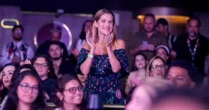 Roxy celebra fenômeno de público e comportamento com Fala Sério, Mãe! – Elas só mudam de endereço, Artes