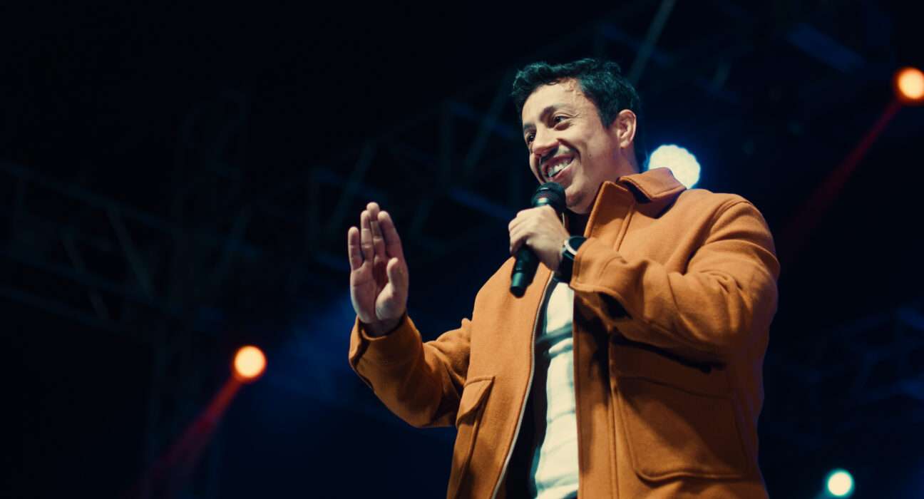 Renato Albani leva a turnê “A Ignorância É Uma Dádiva” pelo Brasil! Teatro