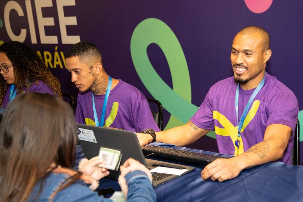 Mais de 600 oportunidades impulsionam entrada de jovens no mundo do trabalho no DF mercado de trabalho