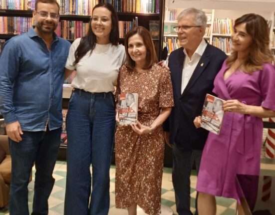 Martha Rocha e Miro Teixeira no lançamento do livro "Leonel Brizola por ele mesmo" Rio de janeiro