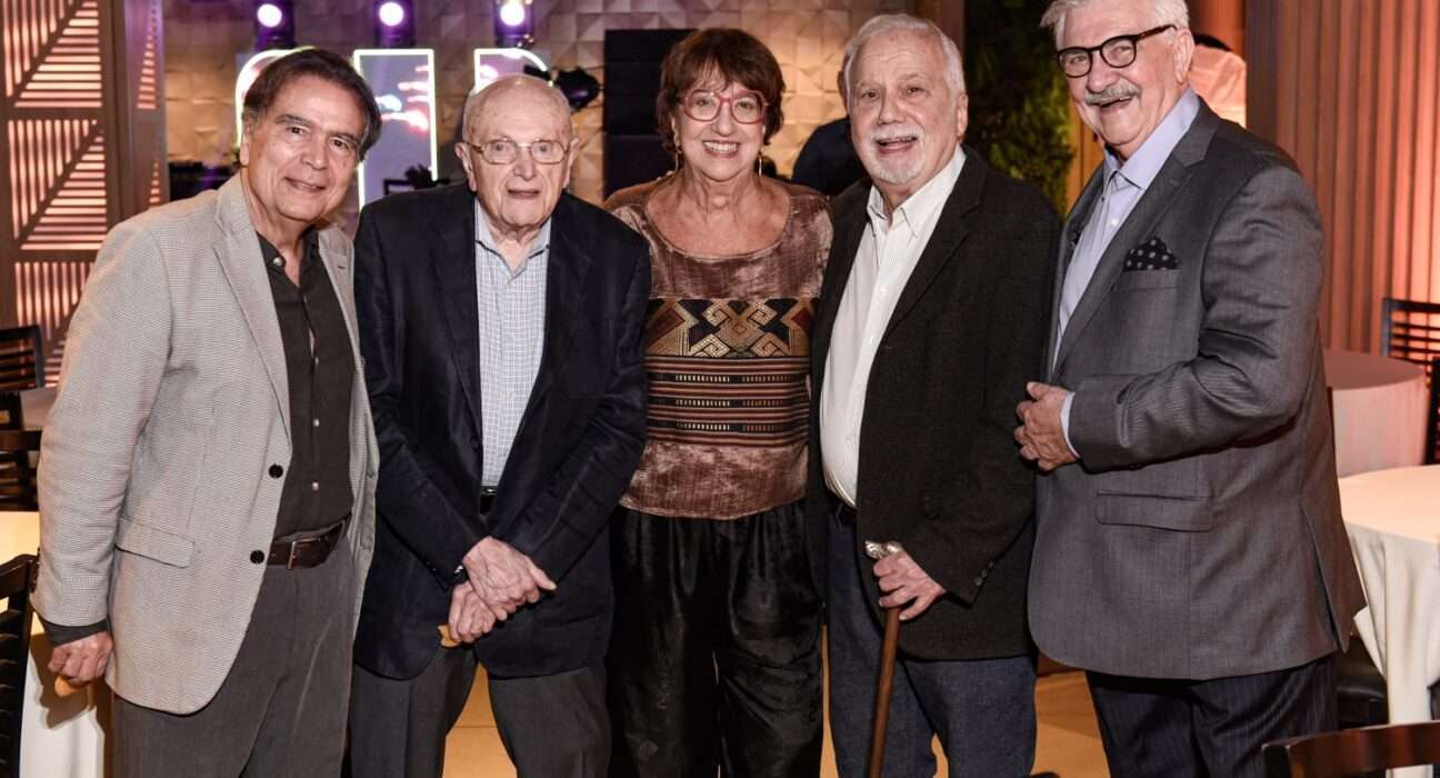 Os 80 anos de Luiz Santini reúne fundadores do SUS e amigos históricos Geral