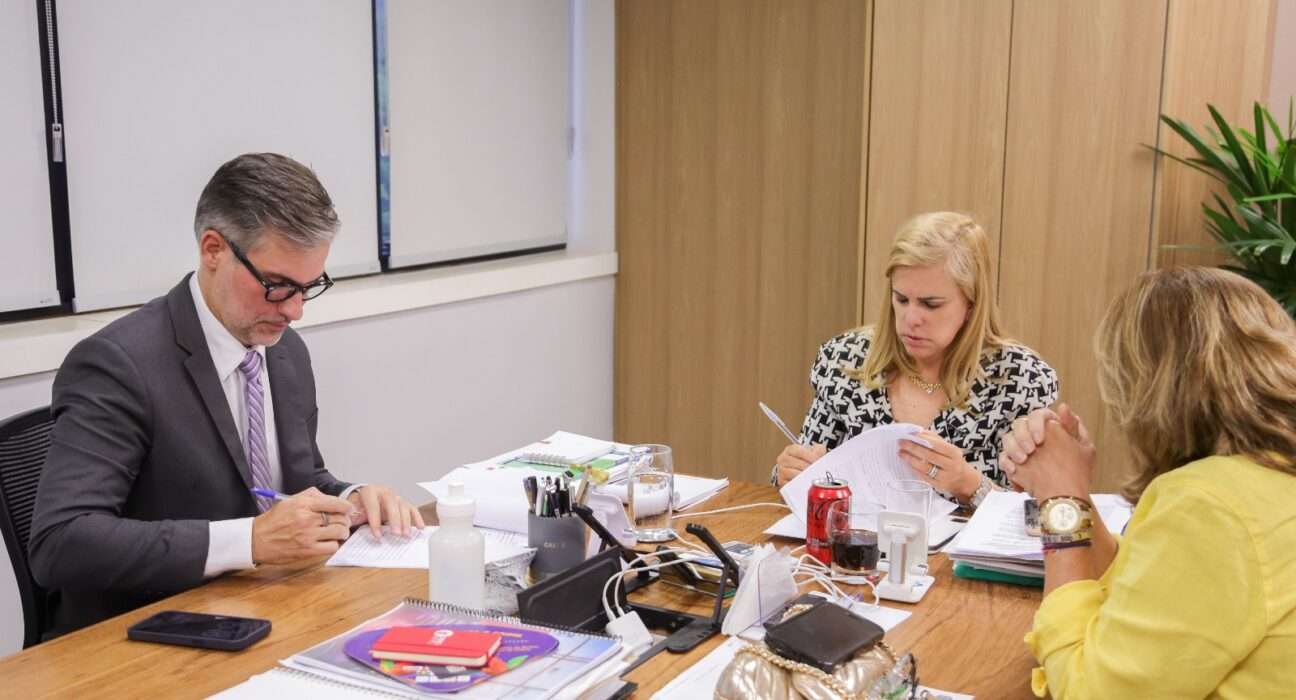 Termo aditivo com Jusbrasil para ampliar benefícios com nova IA Rio de janeiro