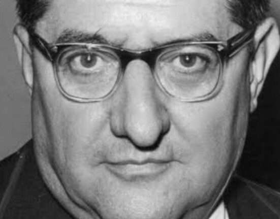 Afonso Arinos e o peso das palavras Colunismo Social